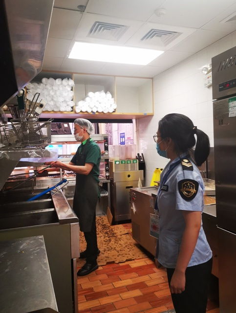 周三查餐廳 網(wǎng)絡(luò)餐飲食品安全專(zhuān)項(xiàng)檢查全面展開(kāi)