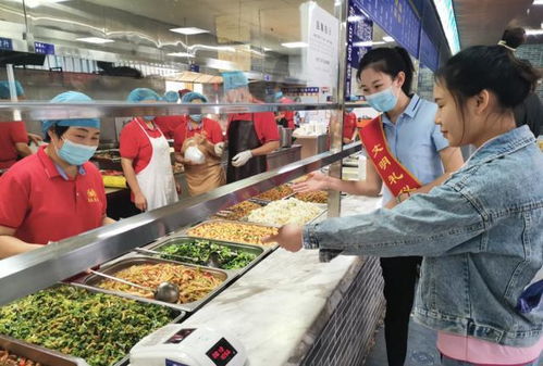 鄭大二附院營養(yǎng)食堂榮獲“餐飲服務(wù)食品安全示范店”稱號并舉辦慶?；顒? />
</a>
<span><a href=