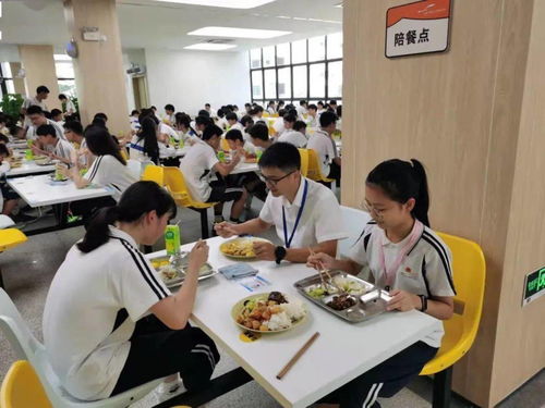 以歌舞為翼，提升餐飲服務(wù)品質(zhì)，共筑校園幸福生活